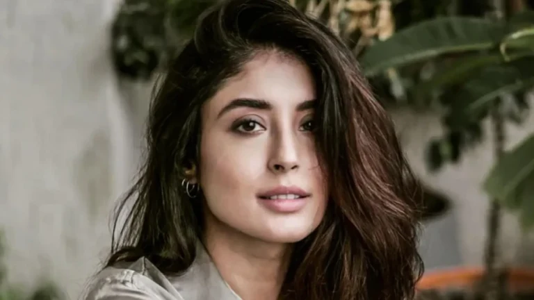 kritika kamra