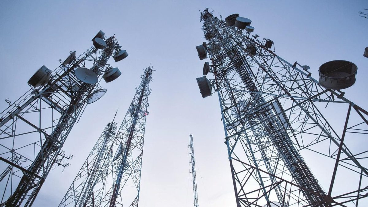 Telecommunications infrastructure and wireless network equipment