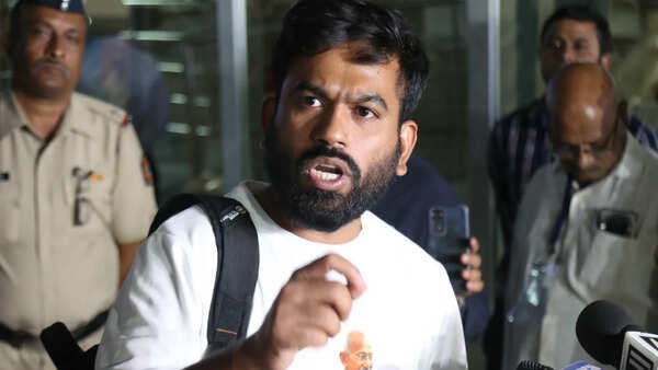मैथ्यू आरोन वैनडाइक मामले और अभिजीत दिपके की टिप्पणी से जुड़ी खबर