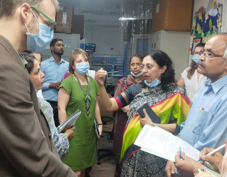 WHO and UNEP teams at Safdarjung Hospital in New Delhi during work on mercury-free healthcare