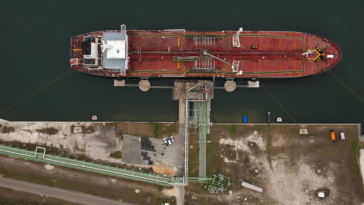 Crude oil market image used in the source report