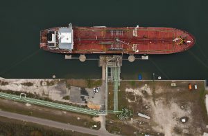 Crude oil market image used in the source report