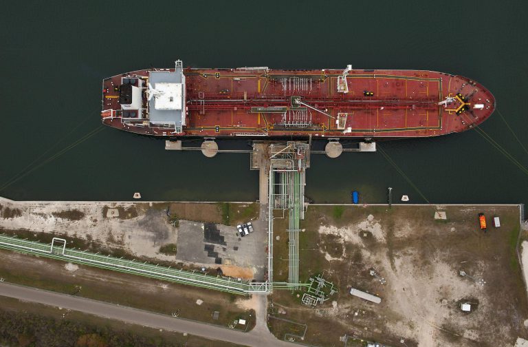 Crude oil market image used in the source report
