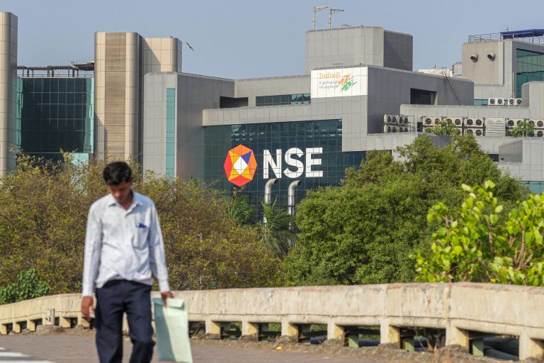 UPI भुगतान के लिए क्रेडिट कार्ड चुनने से पहले फीस, रिवॉर्ड और सीमाएं जांचें